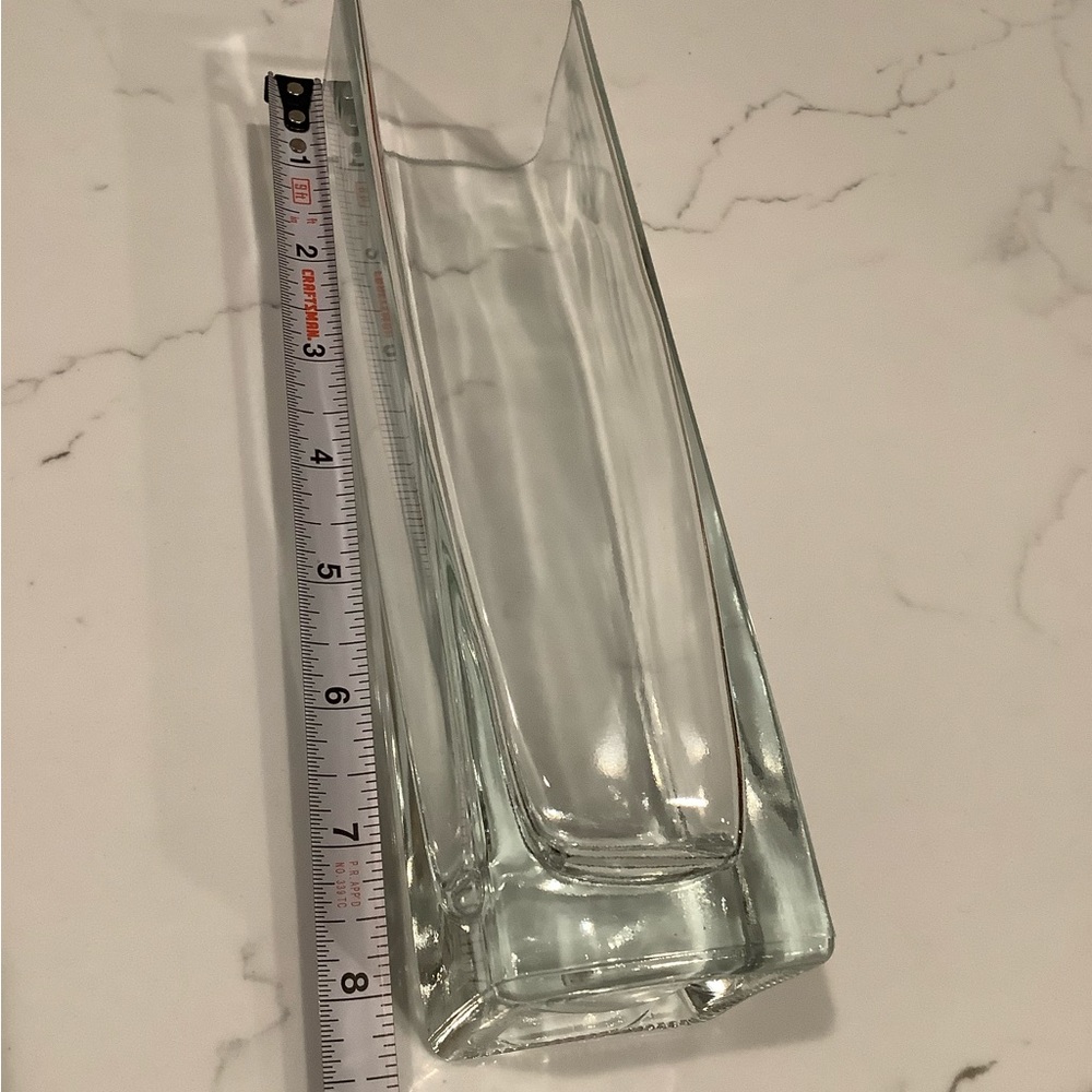 EUC Clear Glass Vase - Picture 5 of 7